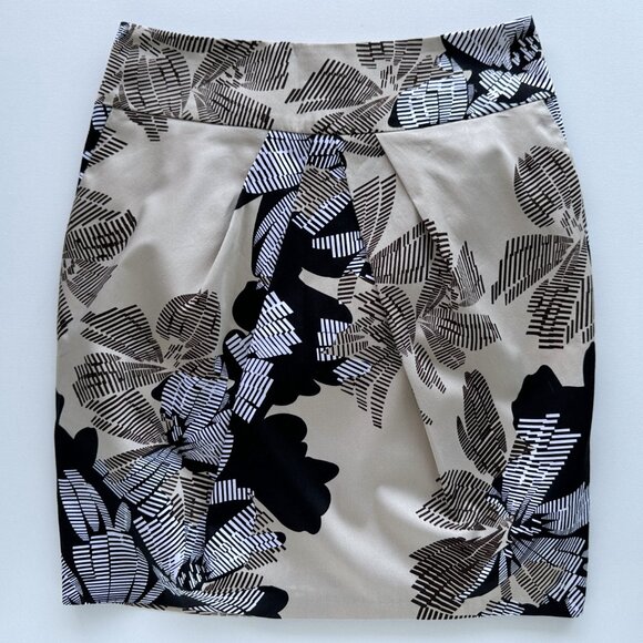 Le Chateau Floral Tulip Skirt - Picture 1 of 10
